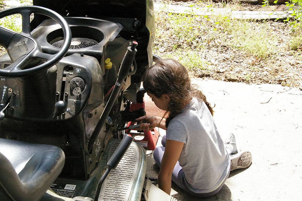 110528_ava_wrenches_03